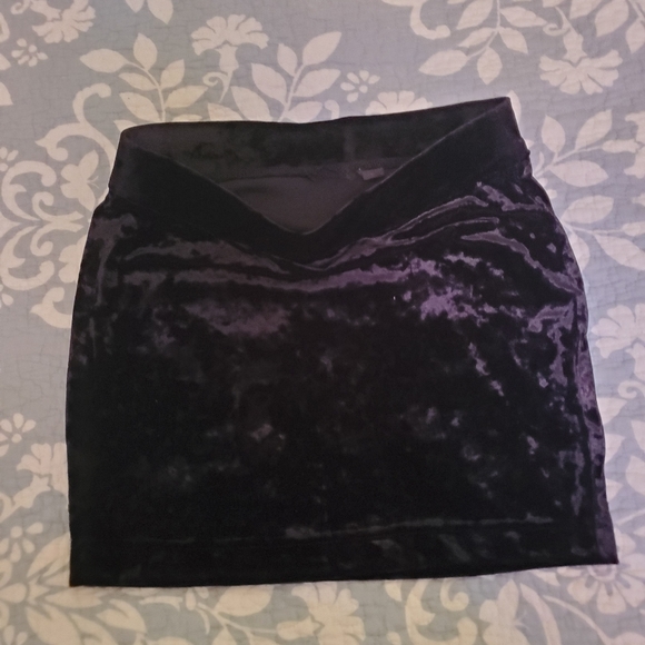 Guess mini velvet skirt xs - Picture 2 of 4